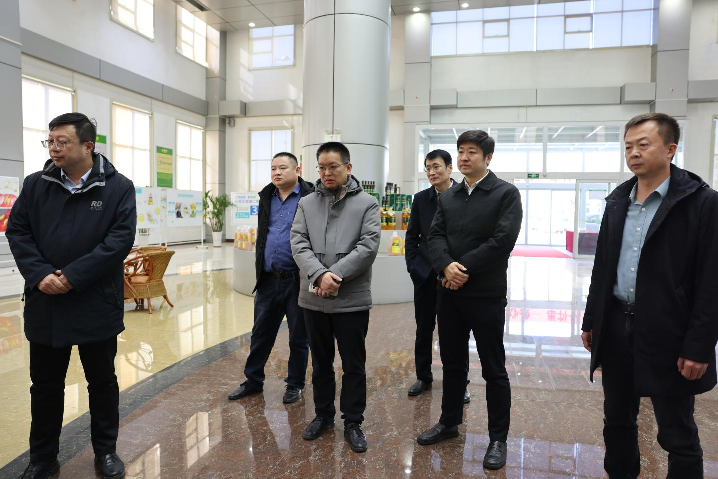 山東人才科創(chuàng)、清華大學(xué)團(tuán)委創(chuàng)業(yè)指導(dǎo)中心考察組來(lái)山東三星集團(tuán)參觀考察