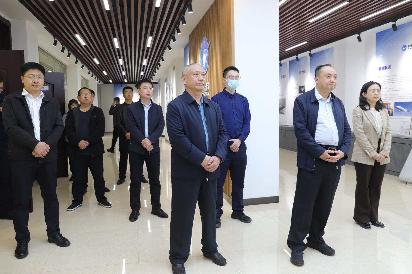 省工信廳電子信息產(chǎn)業(yè)處處長、二級巡視員李英峰來山東三星集團調(diào)研