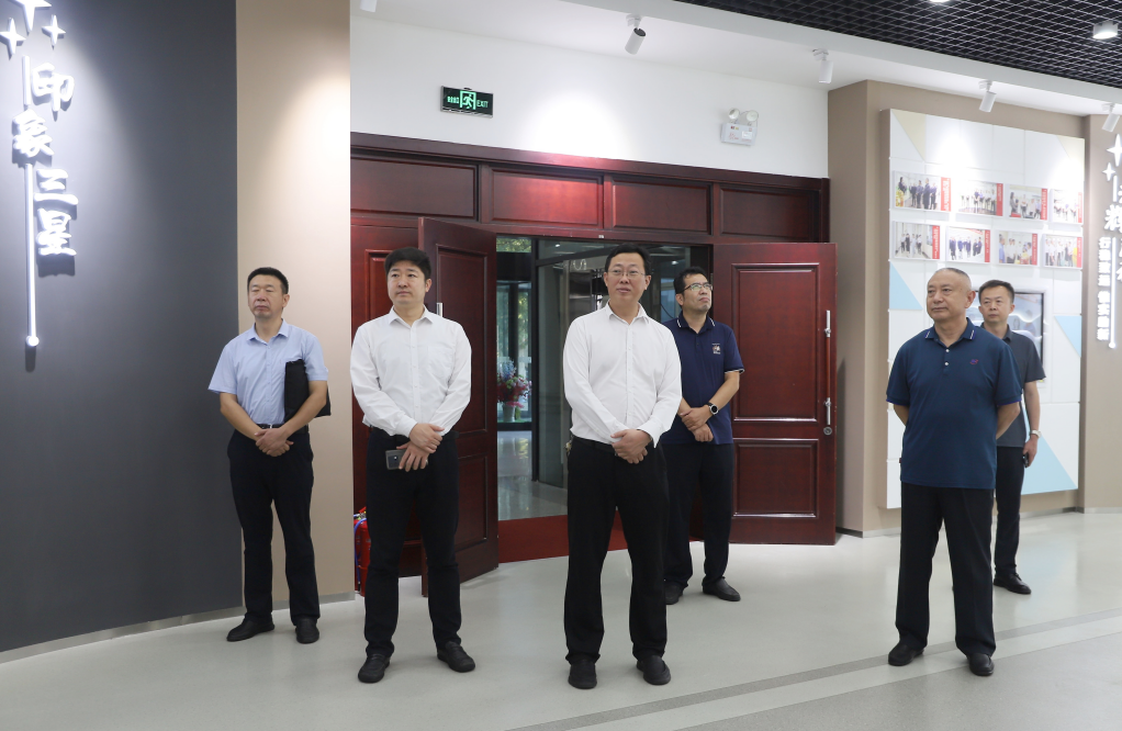 鄒平市人社局黨組書記、局長王保利來山東三星集團(tuán)調(diào)研