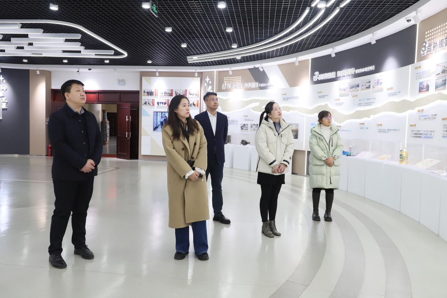 周村經(jīng)濟開發(fā)區(qū)黨工委一行來山東三星集團交流學習