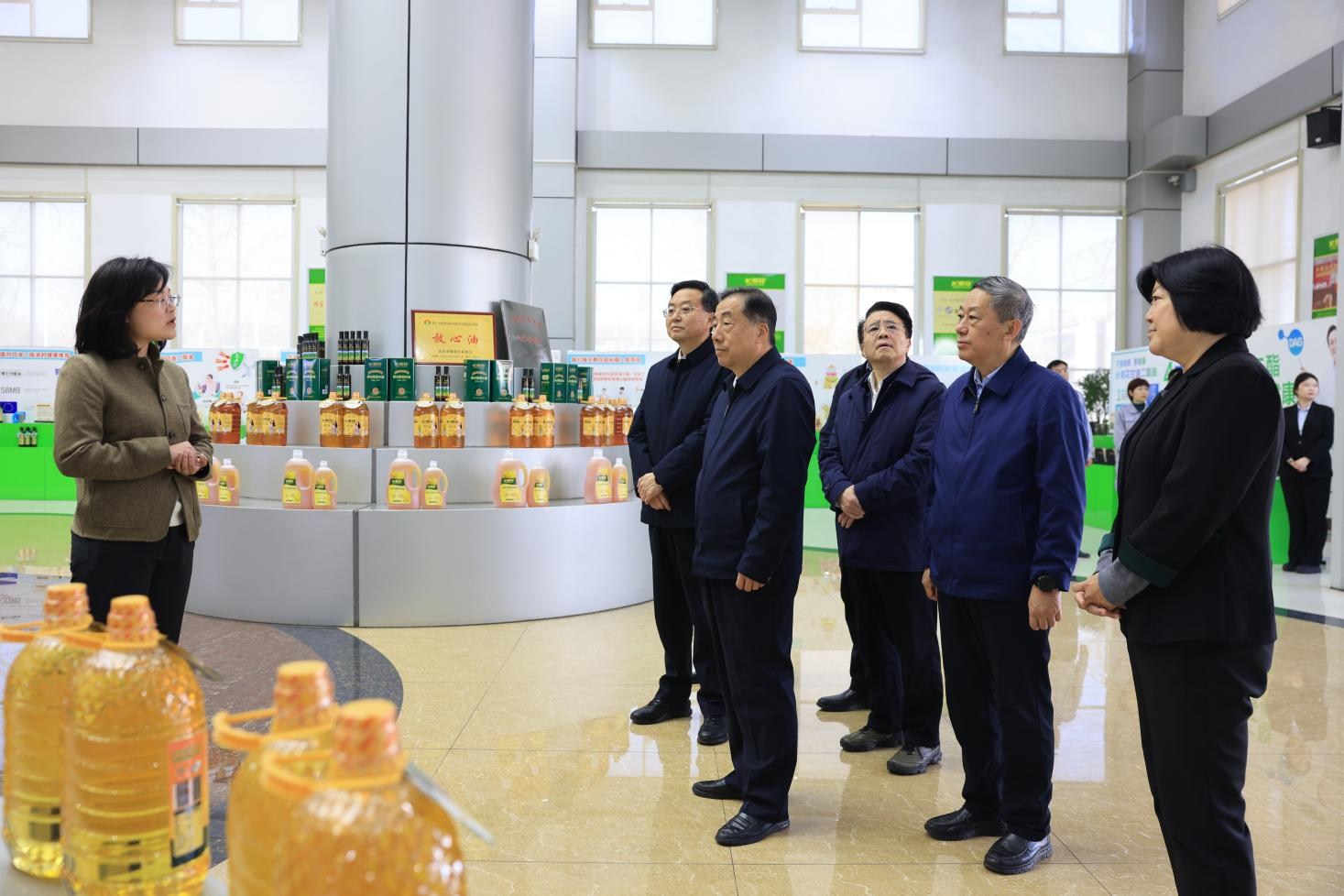 山東省人大常委會副主任、黨組副書記孫立成來山東三星集團調研