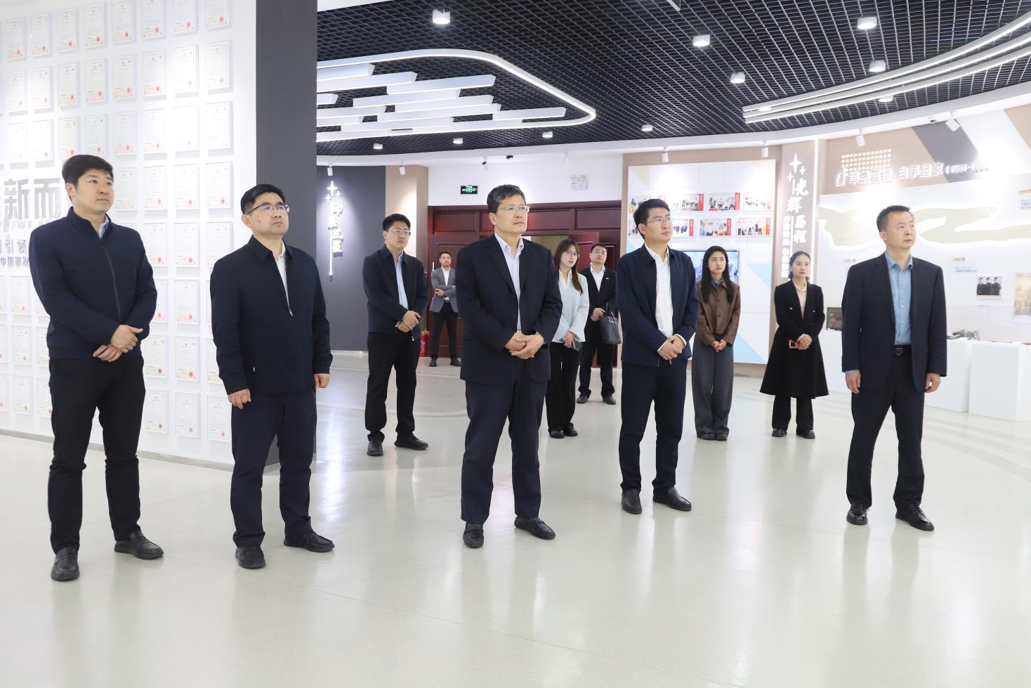 濱州市委市直機(jī)關(guān)工委副書記、三級調(diào)研員張榮堂帶隊來山東三星集團(tuán)調(diào)研