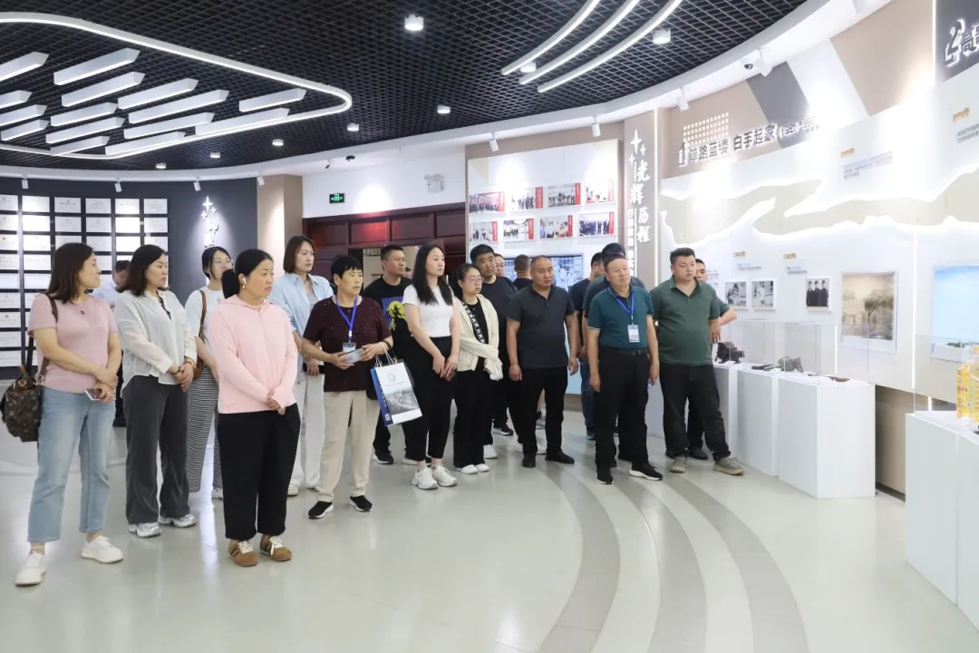 濱州北海經(jīng)濟開發(fā)區(qū)村（社區(qū)）黨組織書記、村（居）委會主任和村黨組織帶頭人后備力量示范培訓班來山東三星集團參觀學習