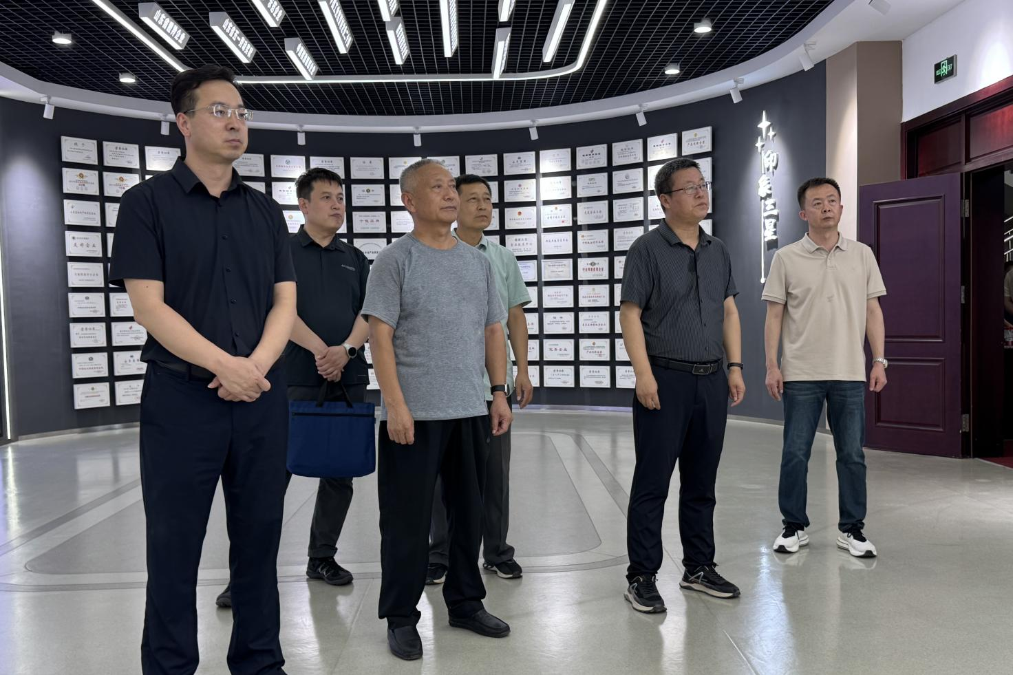 通遼市科爾沁區(qū)委副書(shū)記、政府區(qū)長(zhǎng)金樹(shù)國(guó)來(lái)山東三星集團(tuán)考察