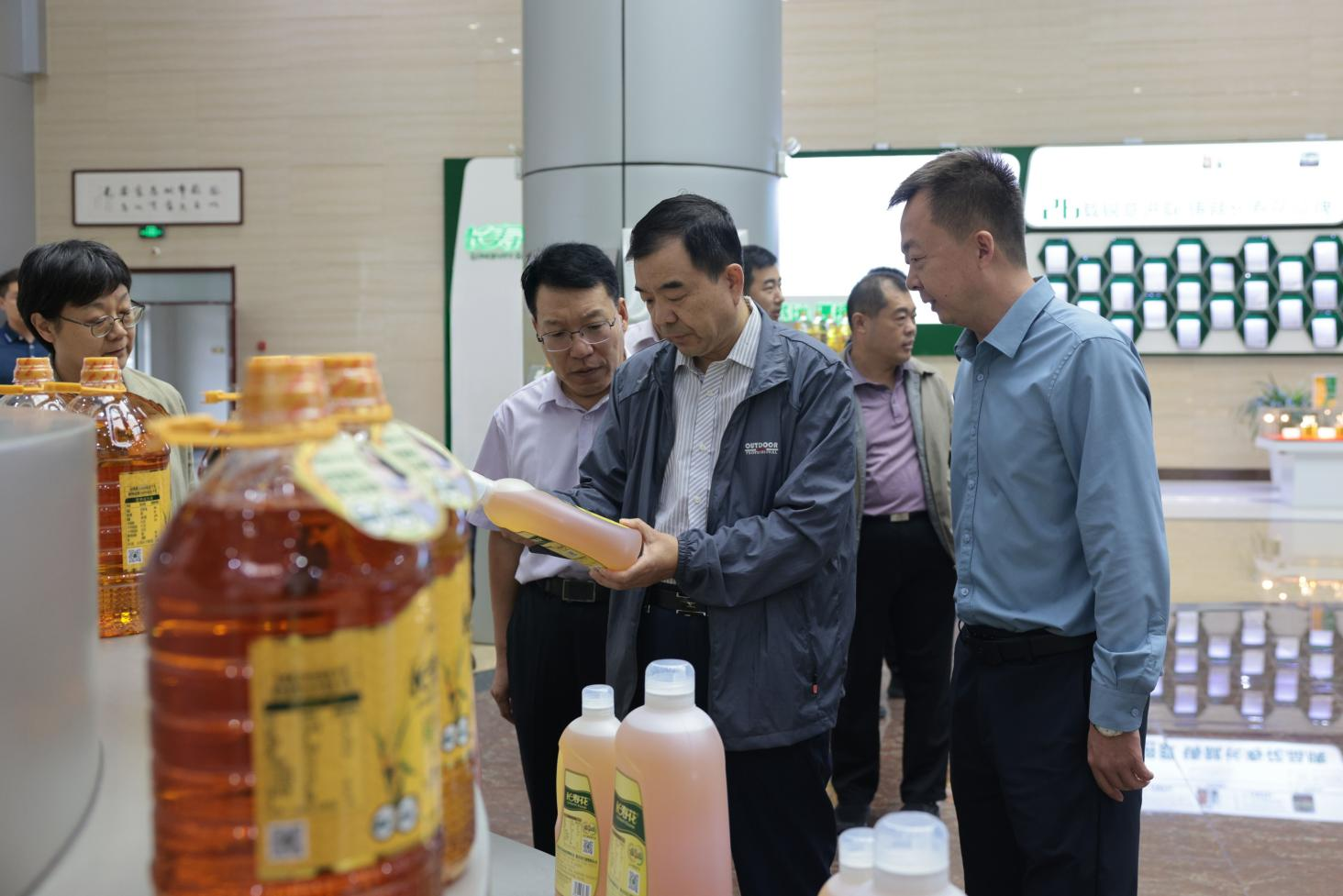 鄒平市人大常委會(huì)調(diào)研組來山東三星集團(tuán)調(diào)研