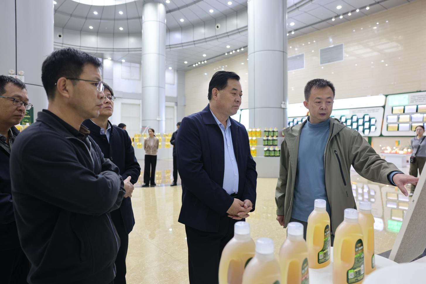 德州市政府調(diào)研組來(lái)山東三星集團(tuán)調(diào)研