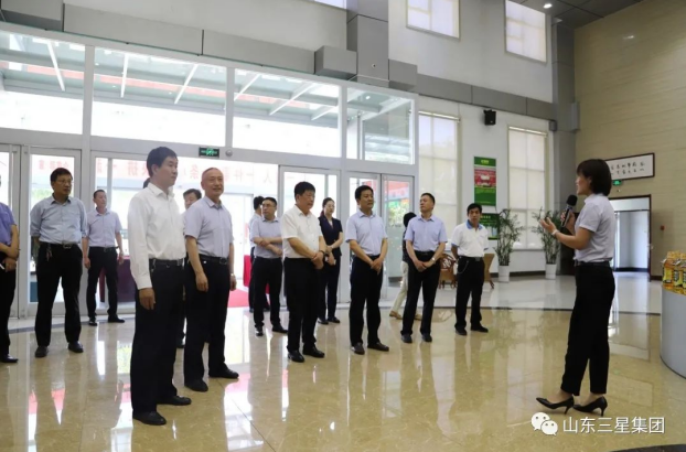 德州市政協(xié)黨組成員、副主席才玉璞來山東三星集團參觀調(diào)研