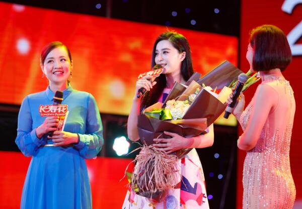 范爺最愛番茄炒蛋，范冰冰現(xiàn)身長(zhǎng)壽花談食用油健康